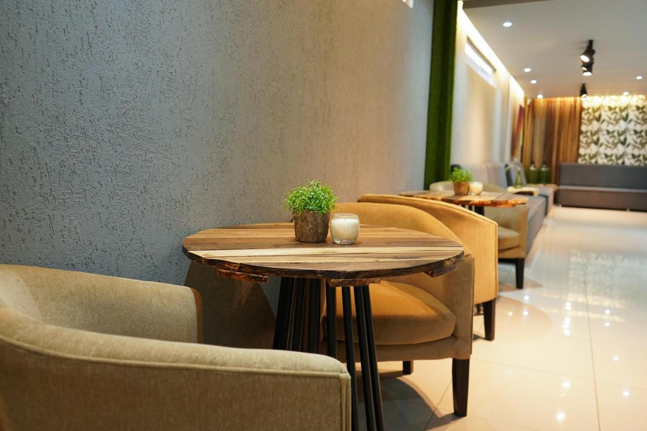 Hotel City Posadas Luaran gambar